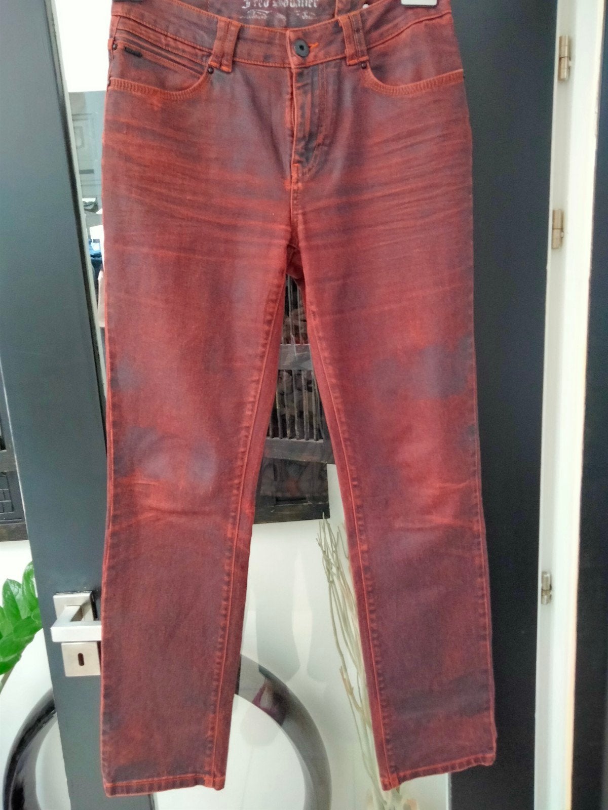 Fred Sabatier Rood/bruine Coated jeans.Heel unieke afwerking, Ophalen of Verzenden, Maat 38/40 (M), Rood