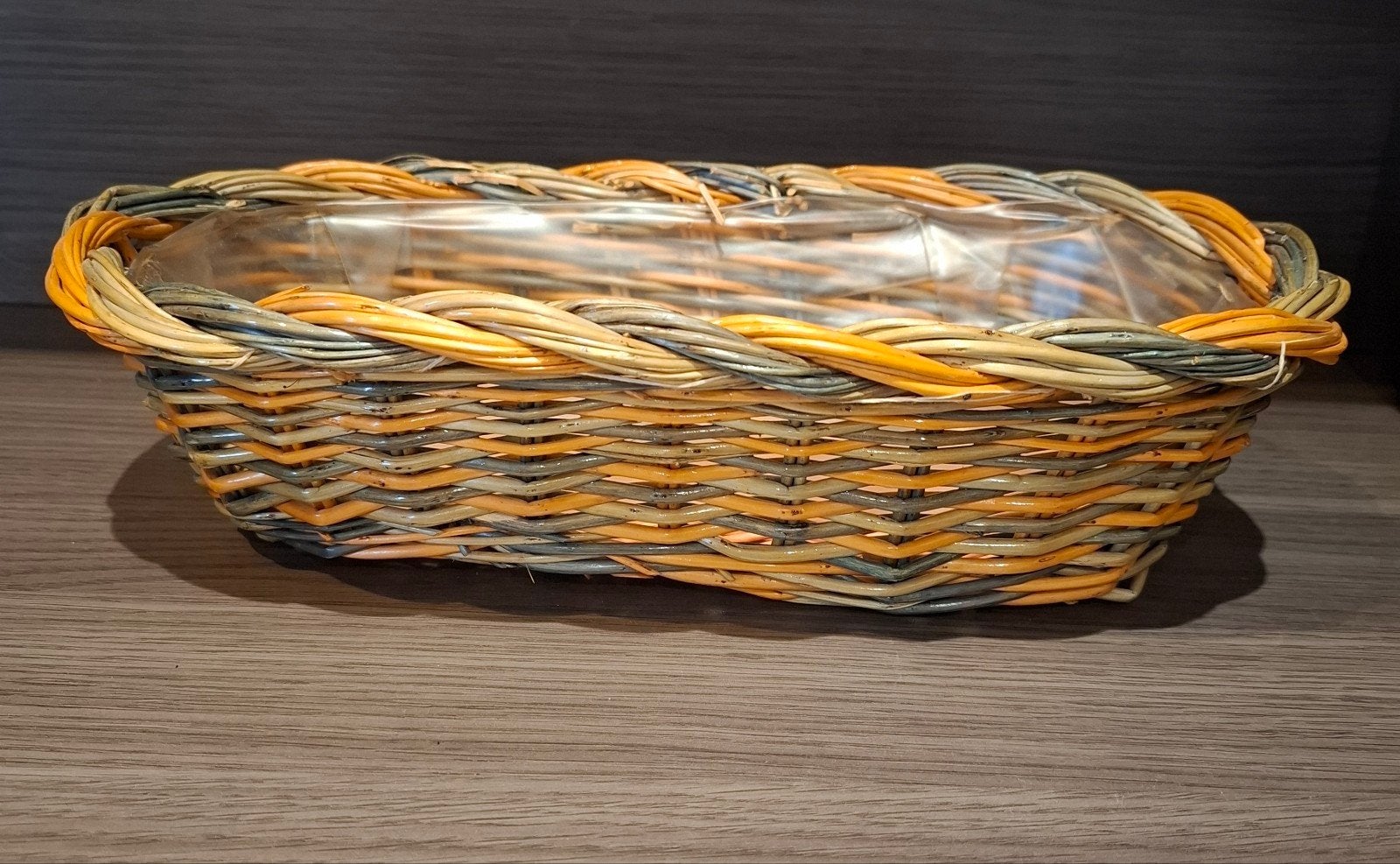 Très joli panier en osier  tressé 3 couleurs, Neuf, Enlèvement ou Envoi, Osier, Panier