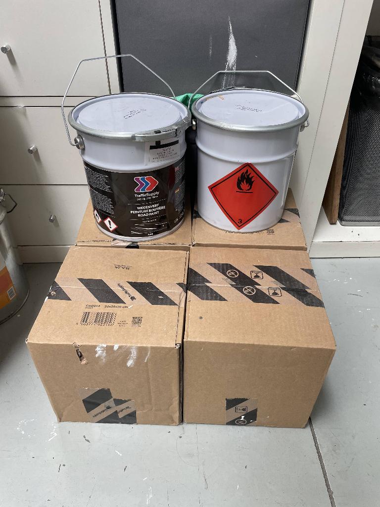 PEINTURE ROUTIÈRE BLEUE TRAFFICSUPPLY 6kg x 6 POTS, Comme neuf, 10 à 15 litres, Enlèvement, Peinture