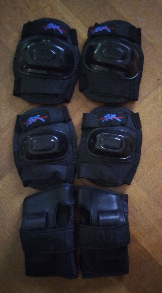 6 Protections sport, poignées, coudes et genoux, Enlèvement ou Envoi, Comme neuf, Protection