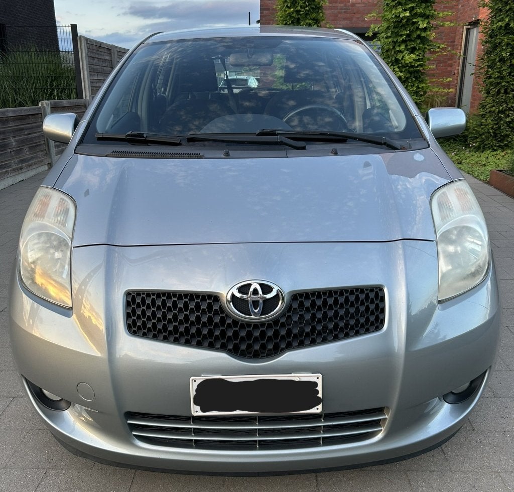 Toyota Yaris Diesel, Autos, Toyota, Argent ou Gris, Boîte manuelle, Noir, 5 portes