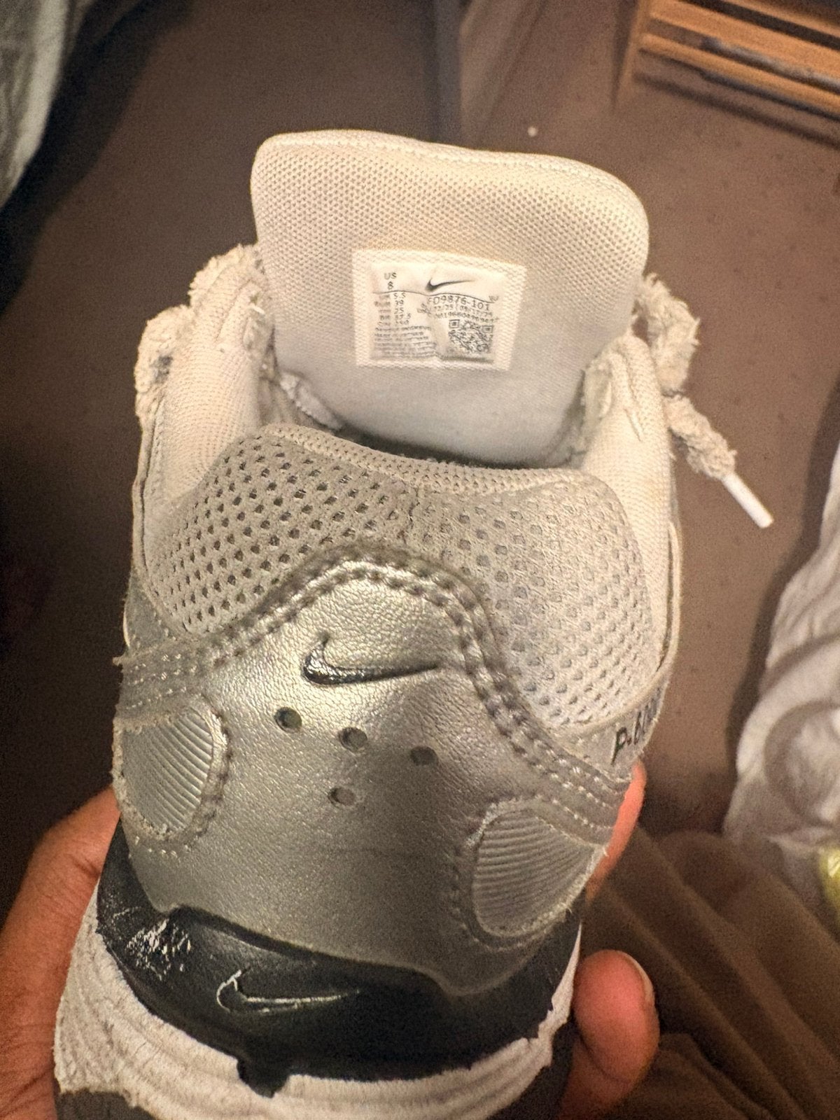 Nike, Enlèvement, Comme neuf