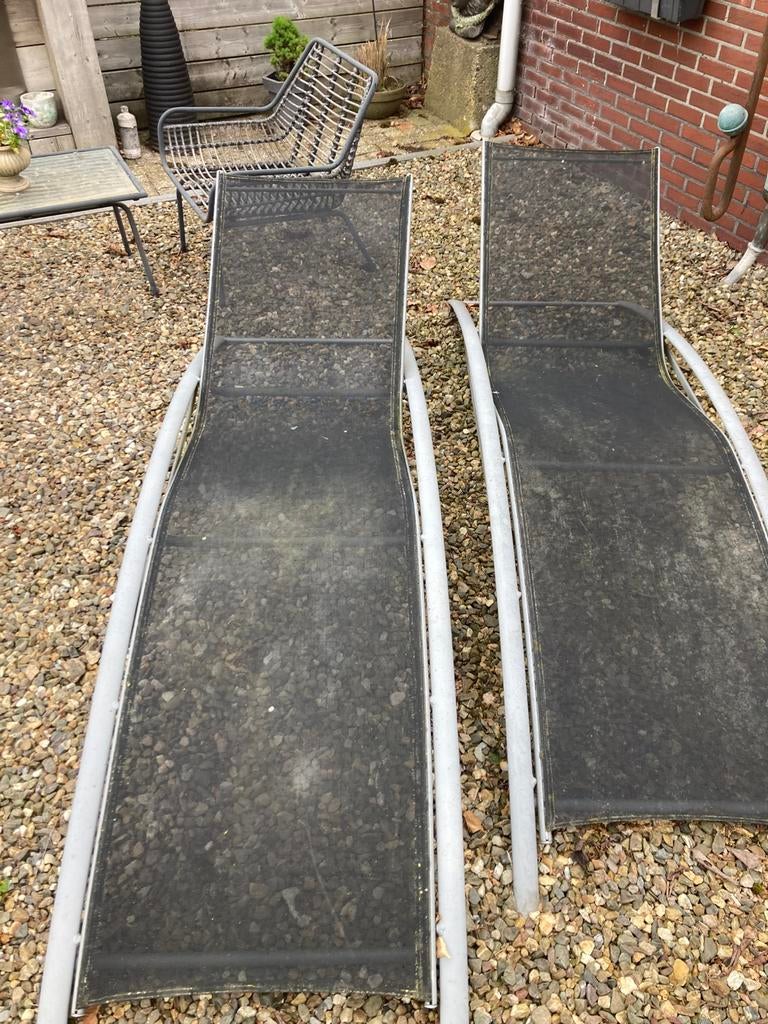 2 kunststof / aluminium ligstoelen., Tuin en Terras, Ligbedden, Ophalen, Gebruikt, Aluminium