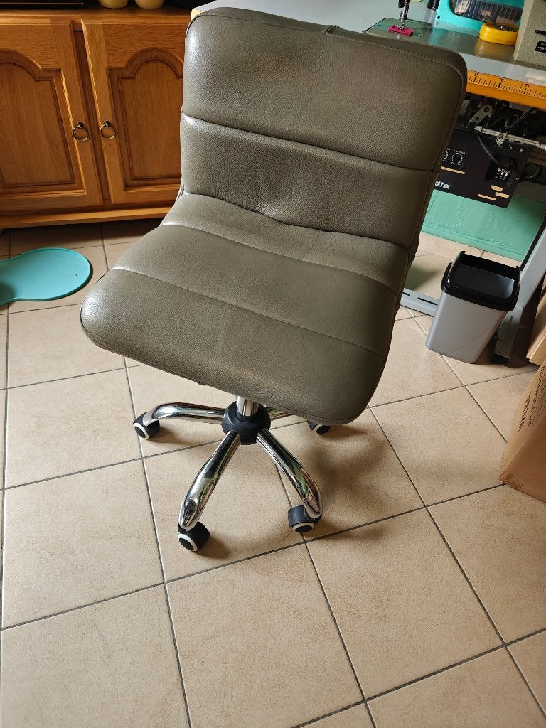 Chaise design en cuir, Gris, Comme neuf, Enlèvement, Chaise de bureau
