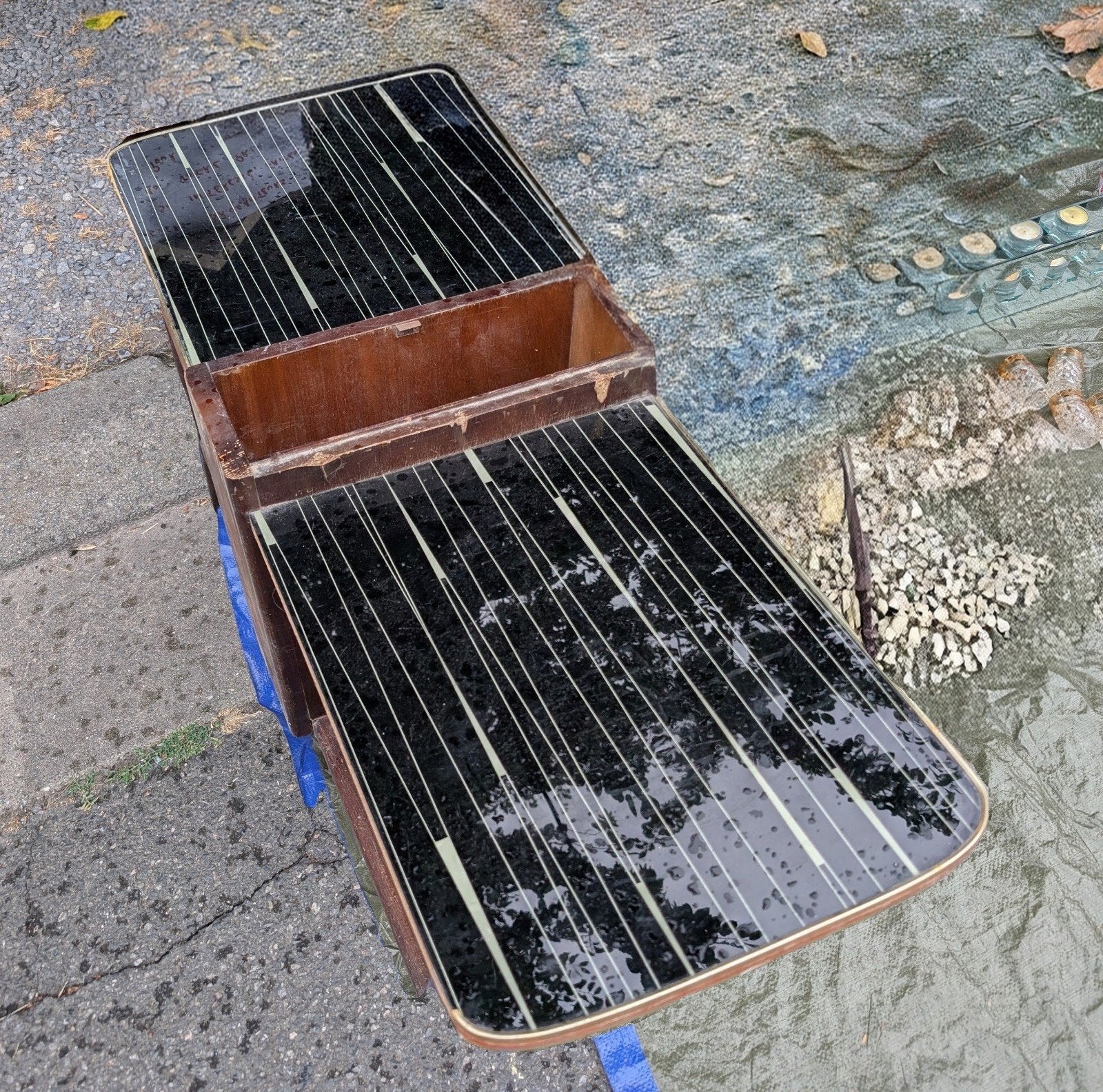 Table basse années 50/60, Enlèvement