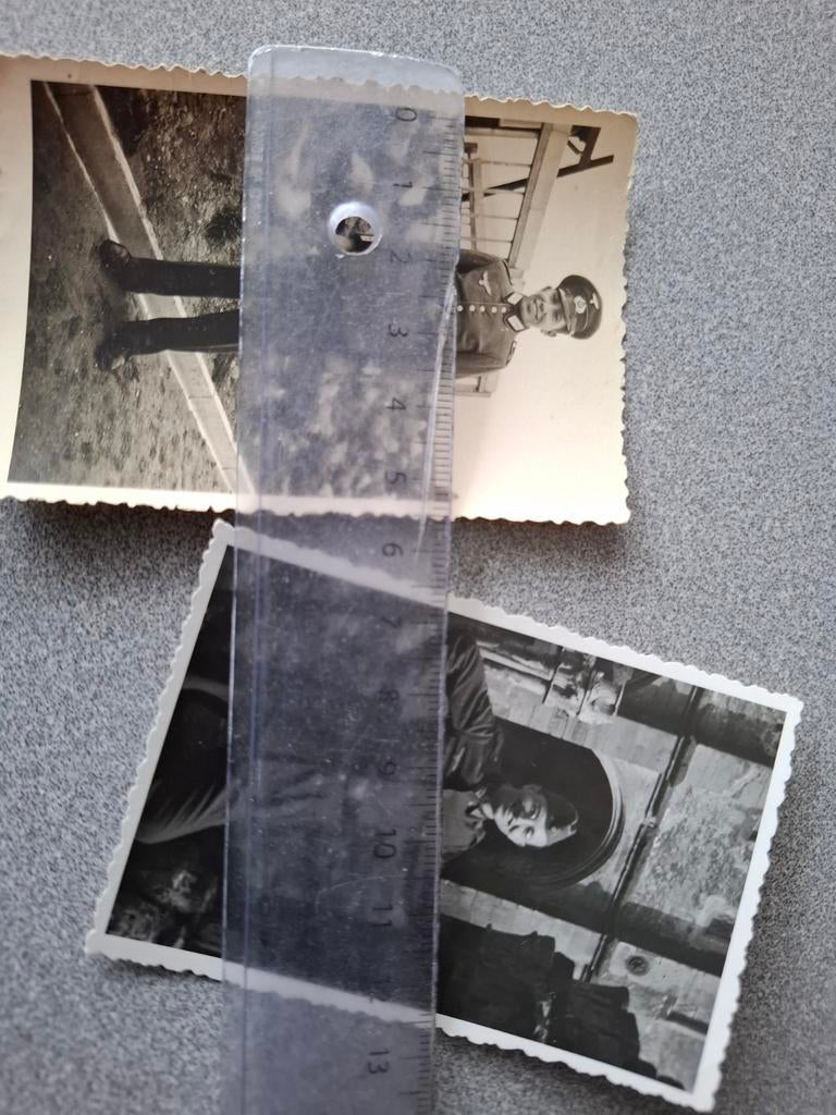 2 foto's Duitse soldaat in uniform, Verzamelen, Ophalen of Verzenden