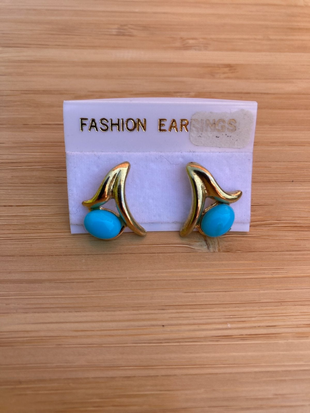 Nieuwe oorbellen goudkleurig en blauw, Bijoux, Sacs & Beauté, Boucles d'oreilles, Enlèvement, Neuf, Bleu, Puces ou Clous