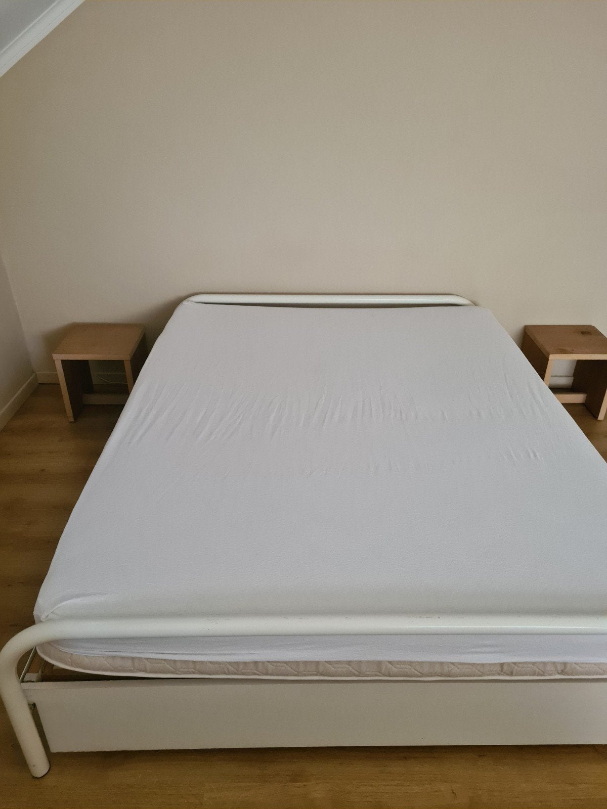 2 persoonsbed en 2 nachttafeltjes, Ophalen