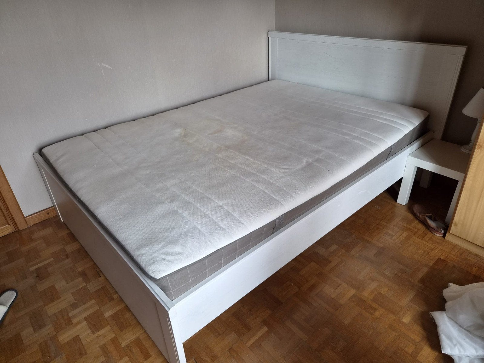 Bed + mattress 140cm x 200cm, Huis en Inrichting, Slaapkamer | Bedden, Ophalen