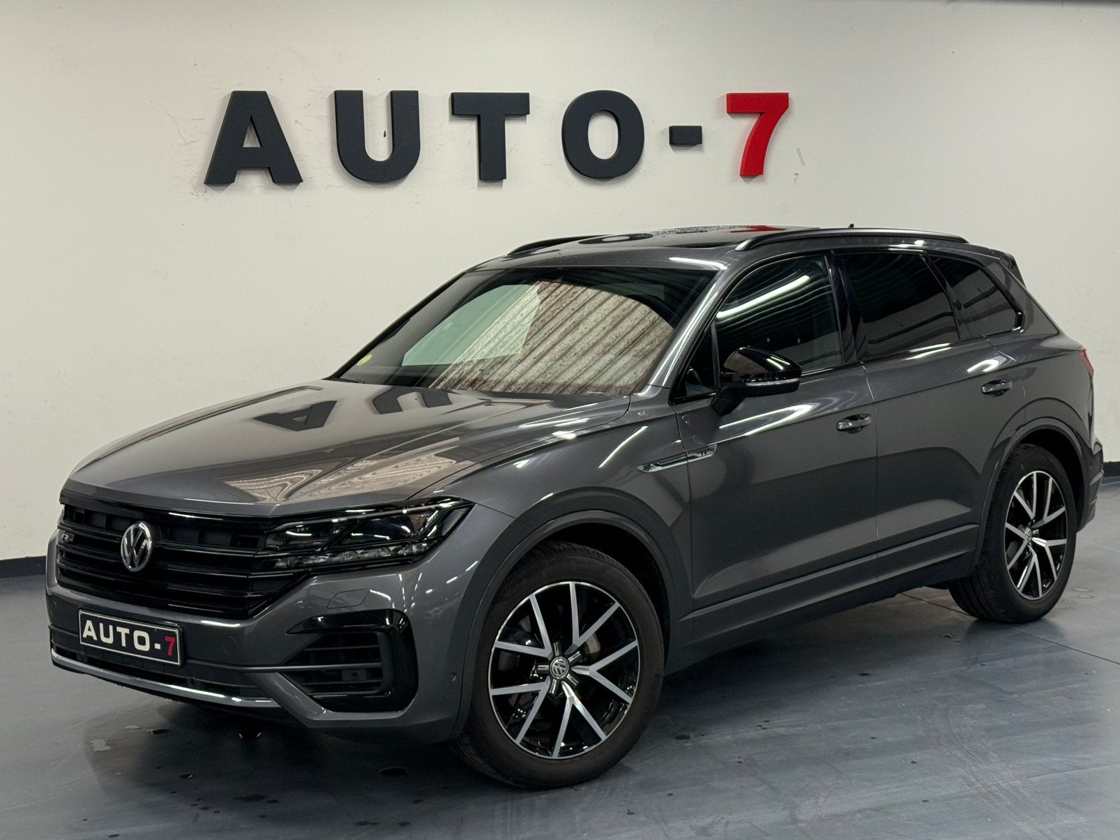 Volkswagen Touareg 3.0 TDI V6 4MOTION R-line FULL option!, Autos, Cuir, Argent ou Gris, Achat, https://public.car-pass.be/vhr/50d983d9-8422-4326-8deb-3843469f3ca0