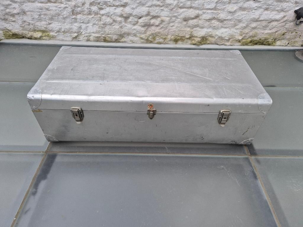 Grande malle vintage en aluminium, Enlèvement
