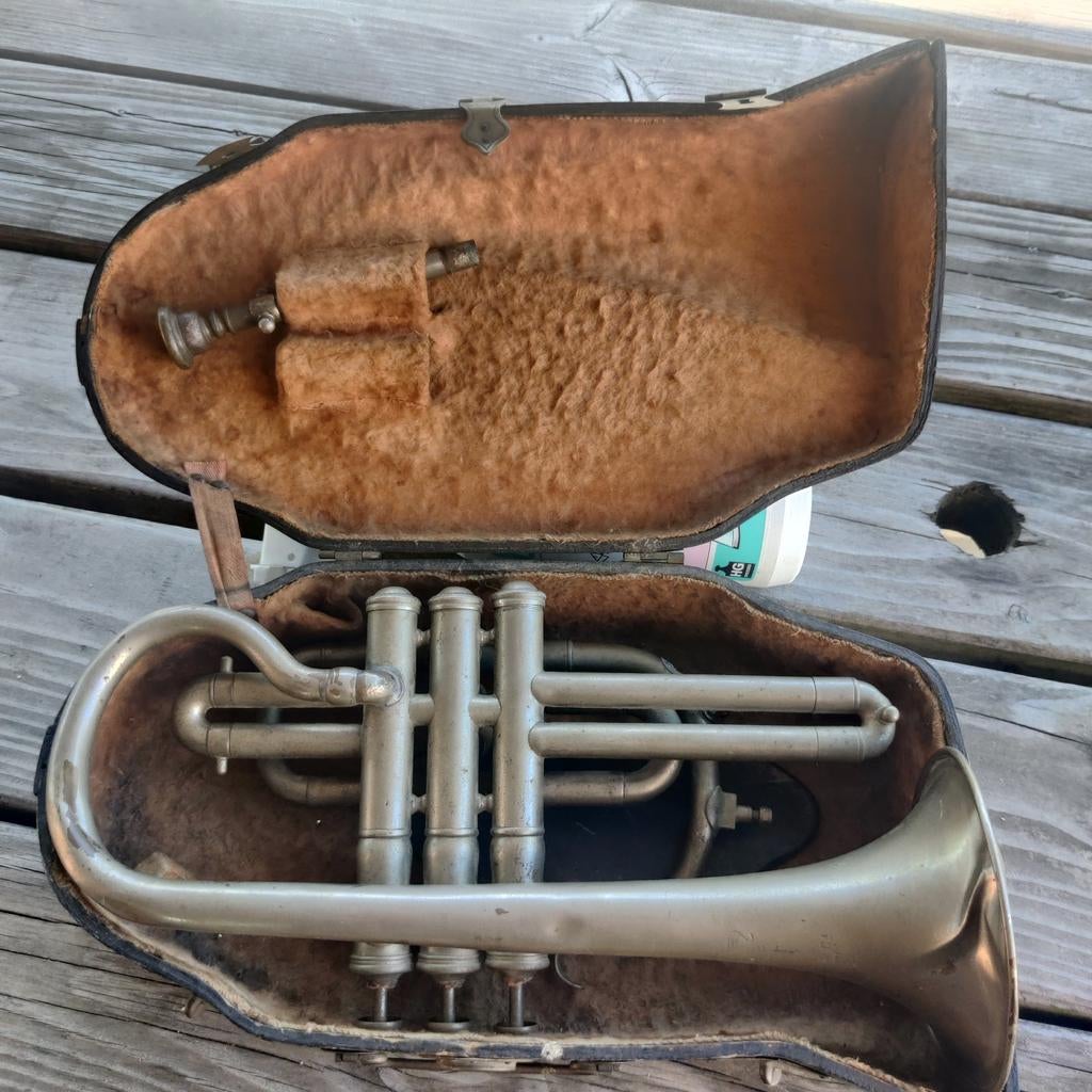 Couesnon& Cie kornet hors concours 1922 in houten koffer, Ophalen