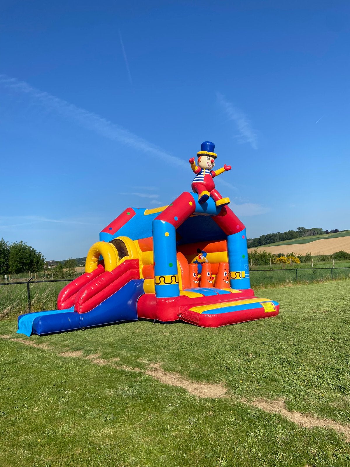 Clown springkasteel te koop, Enlèvement, Comme neuf