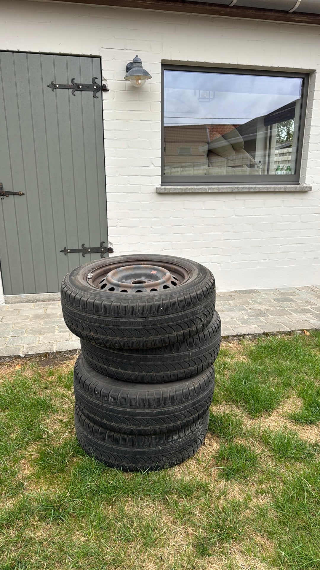 Stalen velgen met dunlop winterbanden r15, Ophalen, Zo goed als nieuw