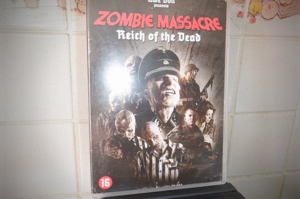 DVD Uwe Boll Presents Zombie Massacre Reich Of The Dead., Vampiers of Zombies, Nederlands, Vanaf 16 jaar, Ophalen of Verzenden