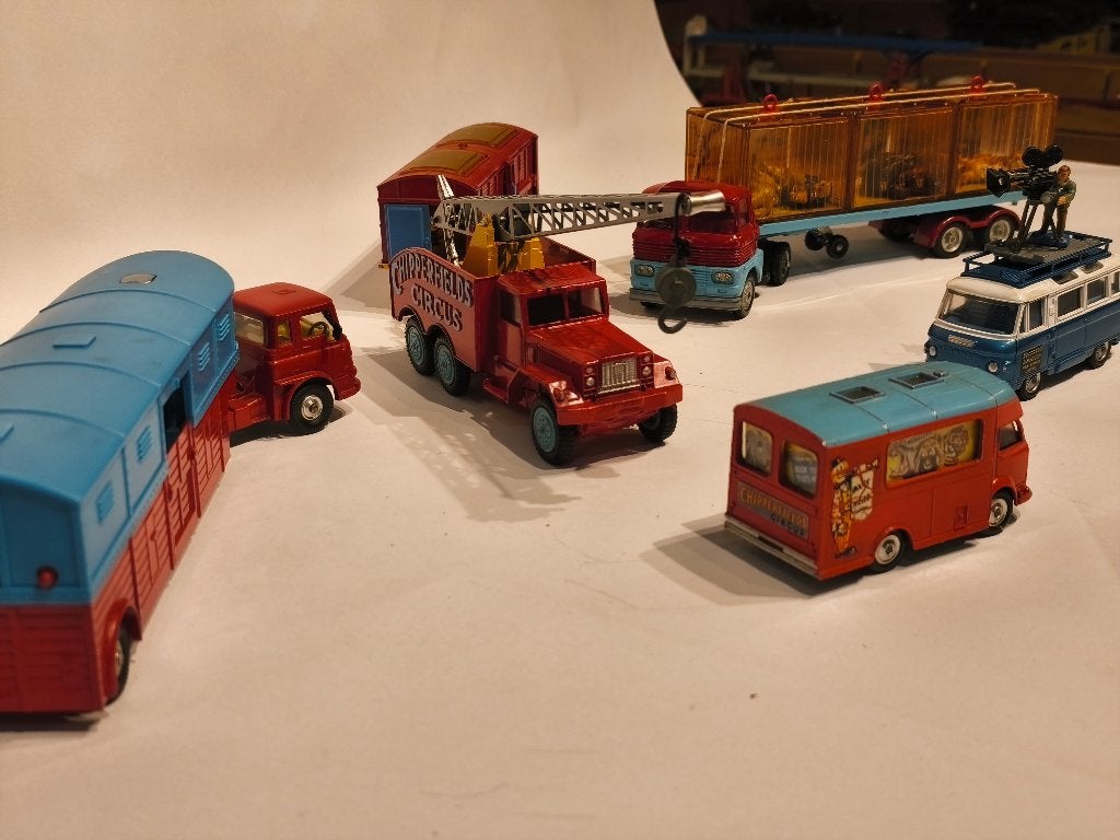 CORGI TOYS CHIPPPERFIELD CIRCUSVOERTUIGSET, Ophalen of Verzenden, Gebruikt, Bus of Vrachtwagen, Corgi