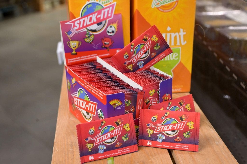 stick it delhaize 29 pakjes + enkele losse, Verzamelen, Overige supermarkten, Ophalen of Verzenden
