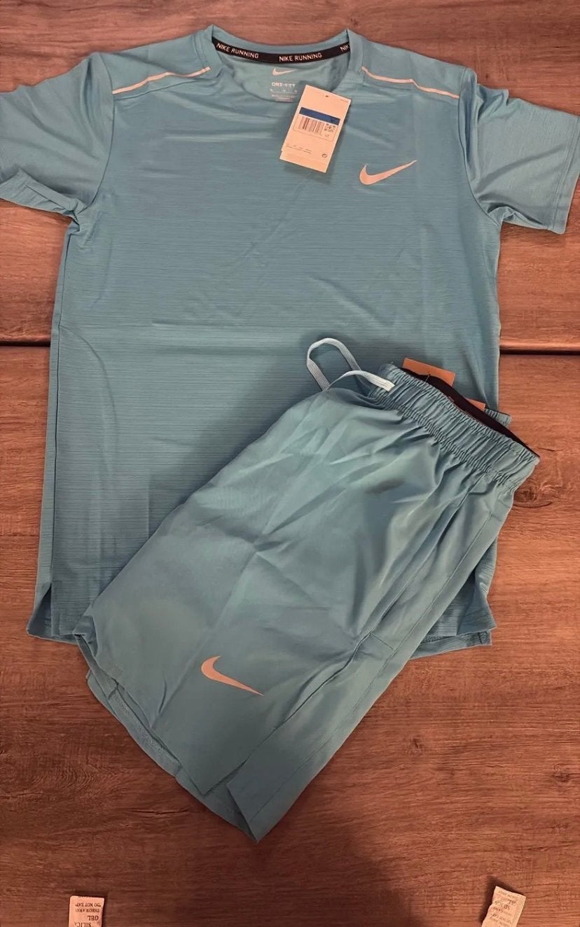 Ensemble nike, Envoi, Comme neuf