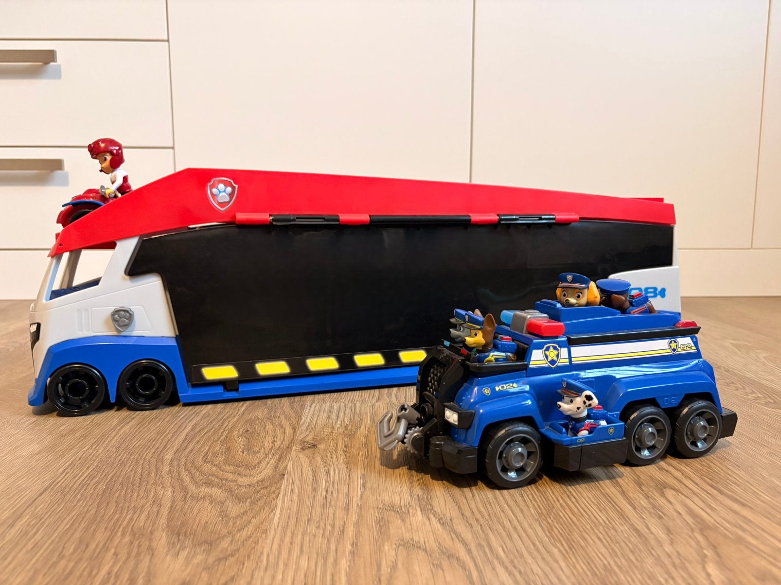 Paw patrol grote en kleine wagen, Enfants & Bébés, Enlèvement, Comme neuf