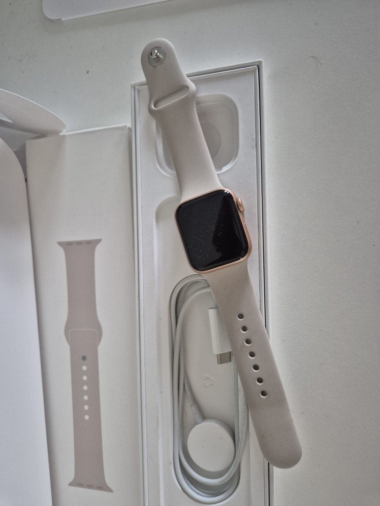 apple watch SE 40mm gold, Sport en Fitness, Overige Sport en Fitness, Ophalen, Zo goed als nieuw
