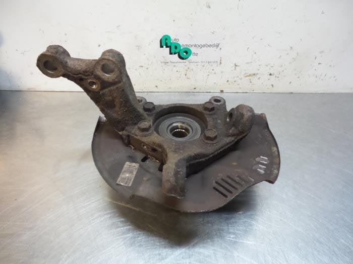 Fusee links-voor van een Toyota Auris (Auris 07-), Gebruikt, -, -, Ophalen of Verzenden