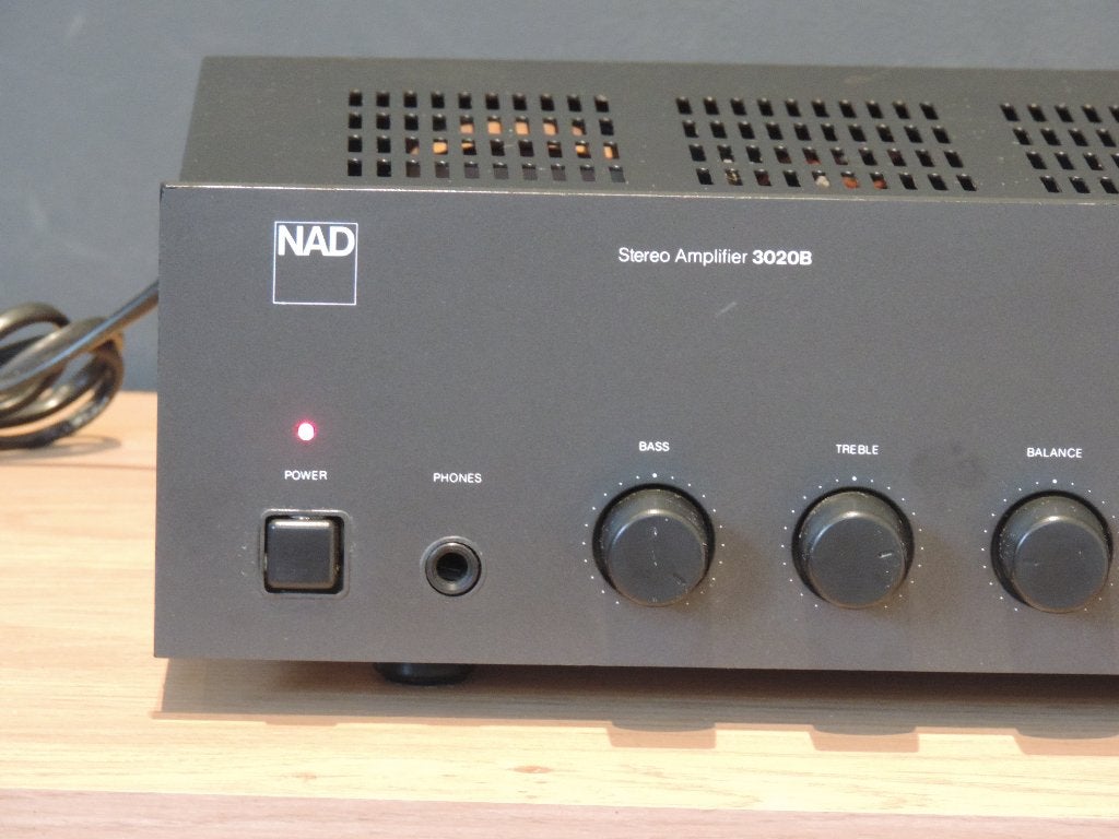 Ampli NAD 3020B parfaitement fonctionnel, TV, Hi-fi & Vidéo, Amplificateurs & Ampli-syntoniseurs, Utilisé, Enlèvement