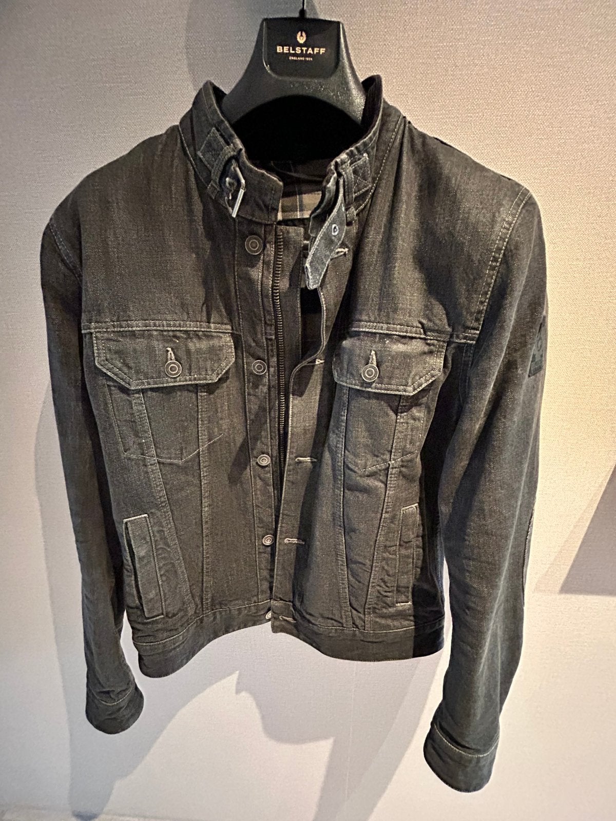 Belstaff Velocette denim motorjas, Motoren, Ophalen