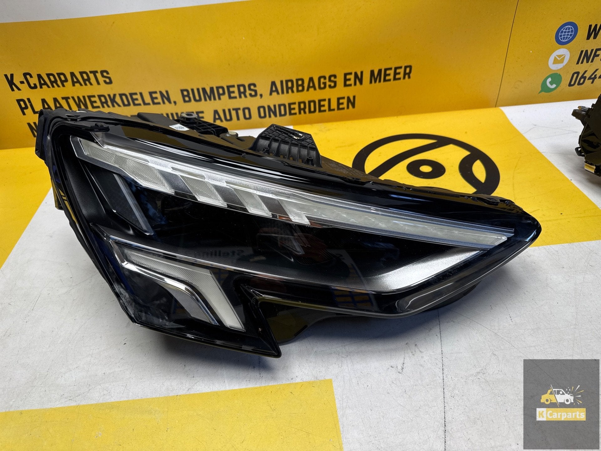 Audi A3 8Y Voll Led Koplamp Rechts Voor 8Y0941034, Gebruikt, AUDI AG, Auto-Union-Strasse 1
85045  Ingolstadt, DE, Audi