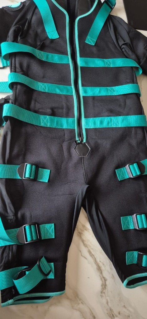 Volledige EMS Set (Maat L) - Modern Lifestyle, Sports & Fitness, Enlèvement ou Envoi, Comme neuf, Autres types, Autres matériaux