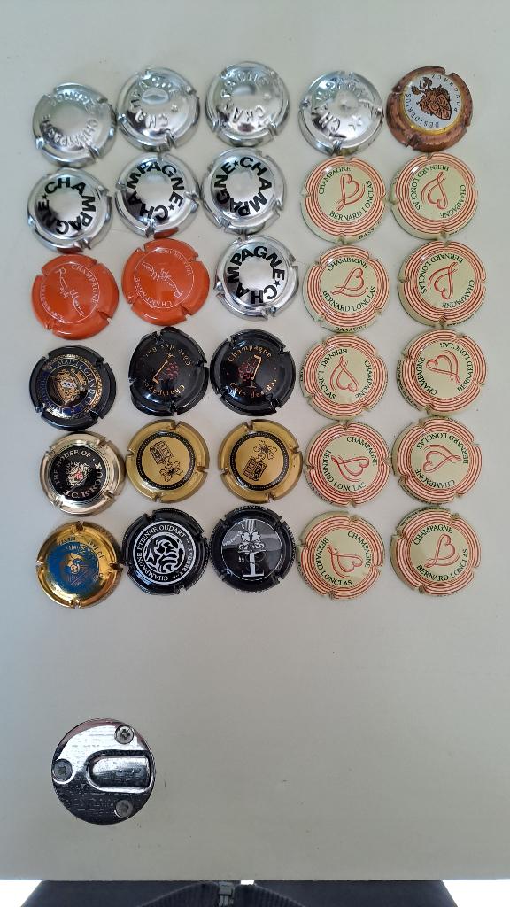 Champagne capsules, Enlèvement