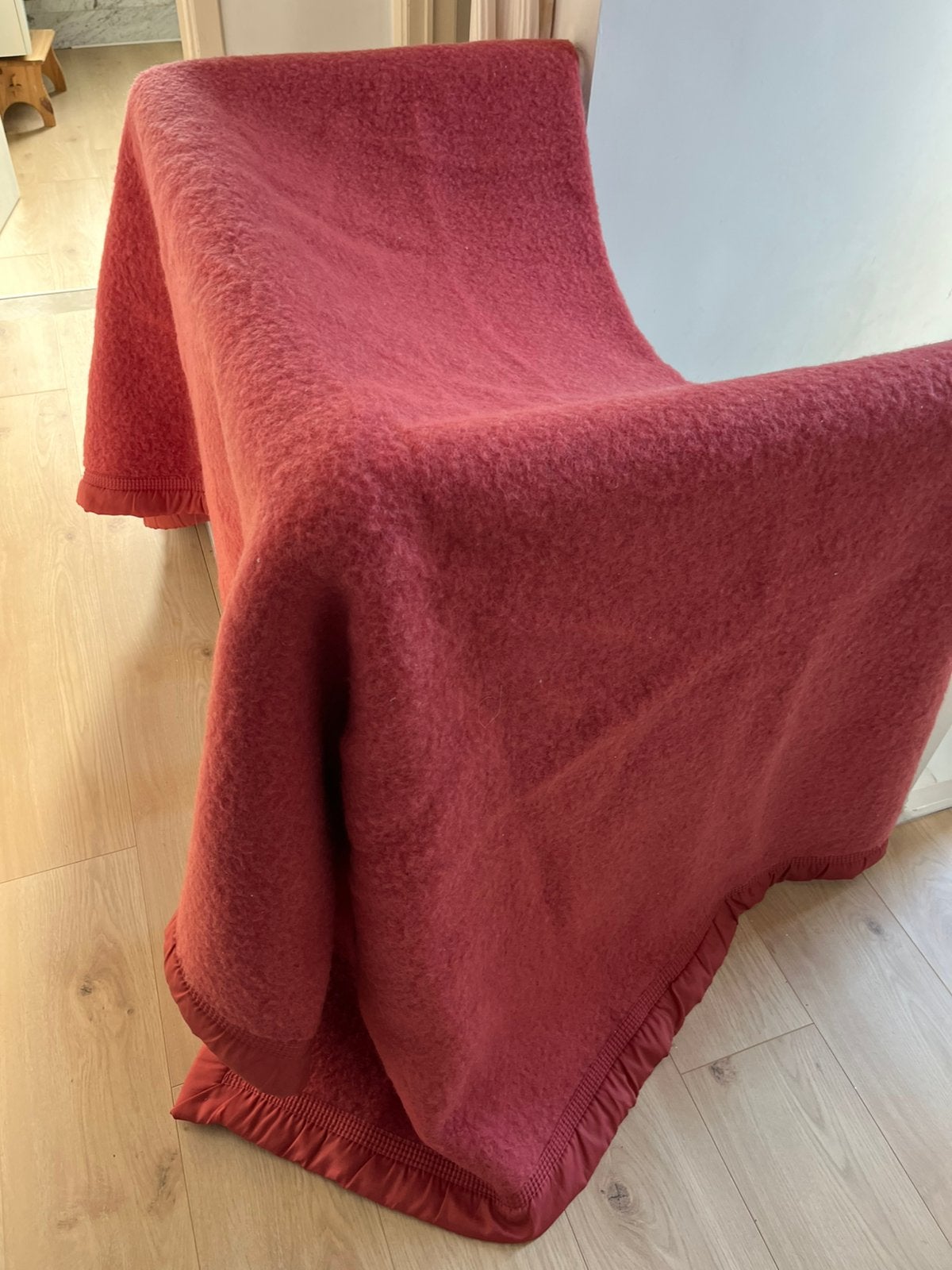 Zeer groot wollen deken 240 cm.  260 cm, Huis en Inrichting, Ophalen of Verzenden, Zo goed als nieuw, Roze