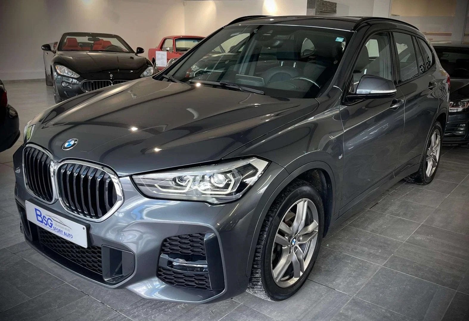 BMW X1 2.0 dAS xDrive20 AdBlue*PACK M*DISPLAY*LED*GPS*CAMERA, Autos, X1, Argent ou Gris, Achat, Phares entièrement LED
