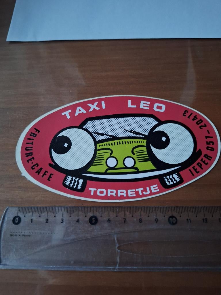 Vintage sticker Taxi Leo Ieper Frituur cafe  Torretje, Verzamelen, Ophalen of Verzenden, Gebruikt, Bedrijf of Vereniging