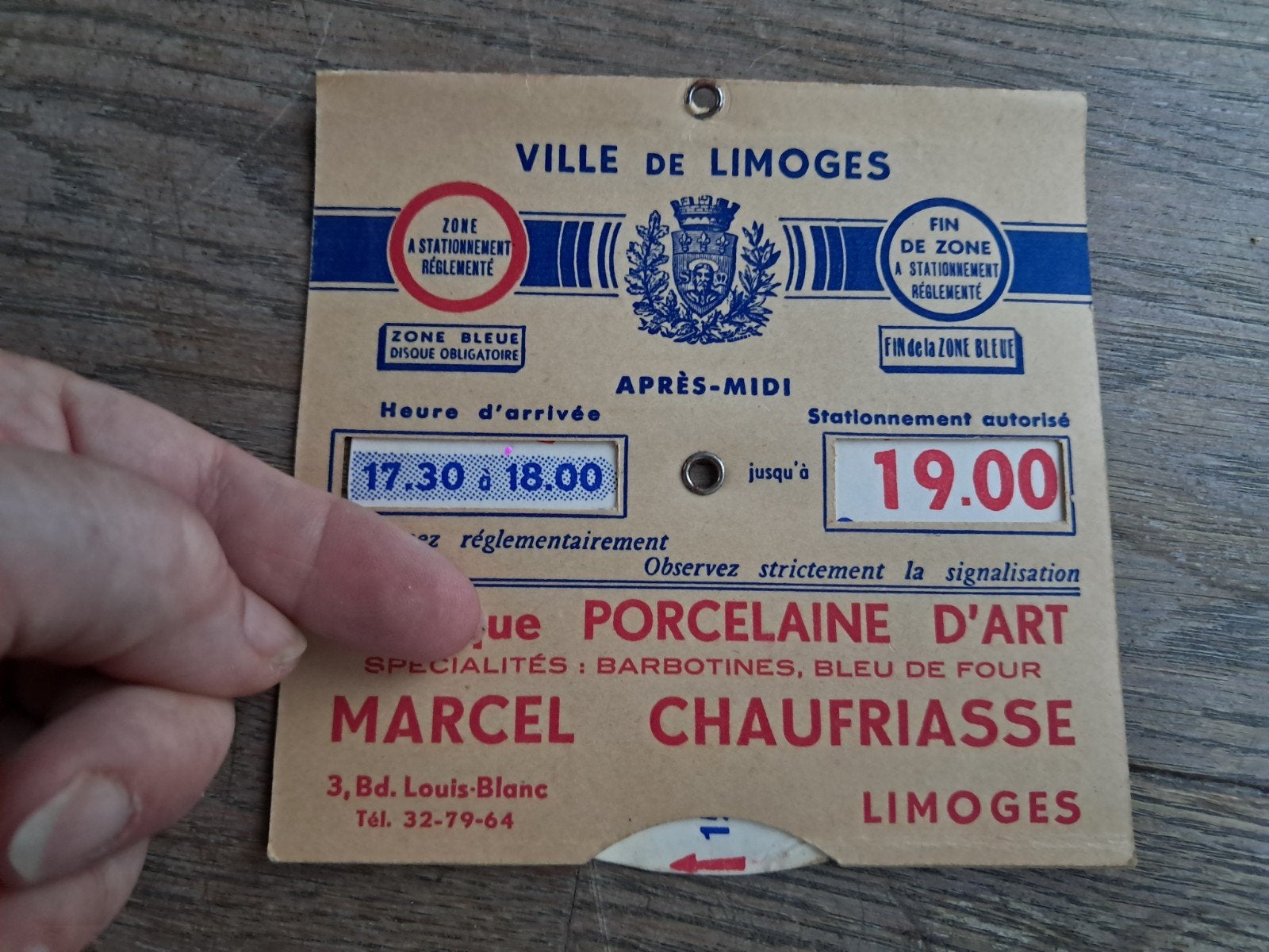 disque de stationnement ancien et rétro, ville de Limoges, Enlèvement ou Envoi