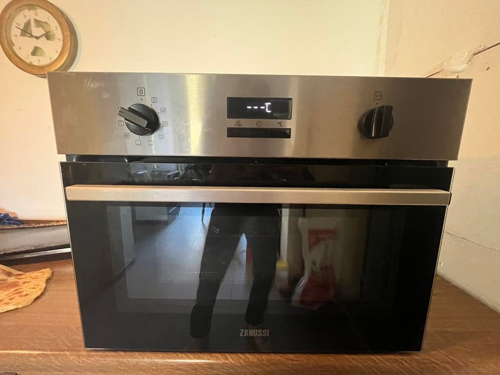 Four à micro-ondes Zanussi, Encastré, Comme neuf, Enlèvement, 45 à 60 cm