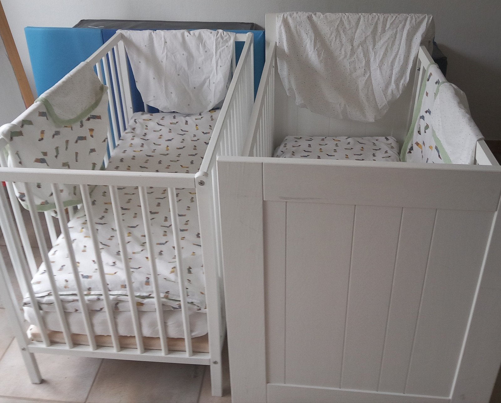 2 kinderbedden met matras en lakens  50 euro per bed, Ophalen