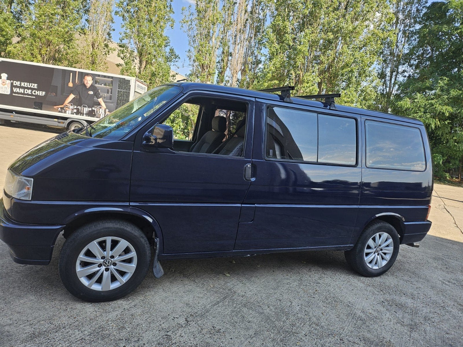 VOLKSWANGEN T4 OLDTIMER MET MEERDERE BESTELWAGENS, foto 5