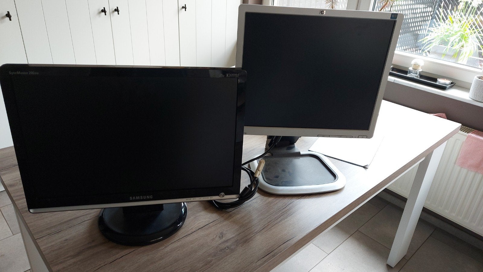 2 computerschermen, Ophalen, HDMI