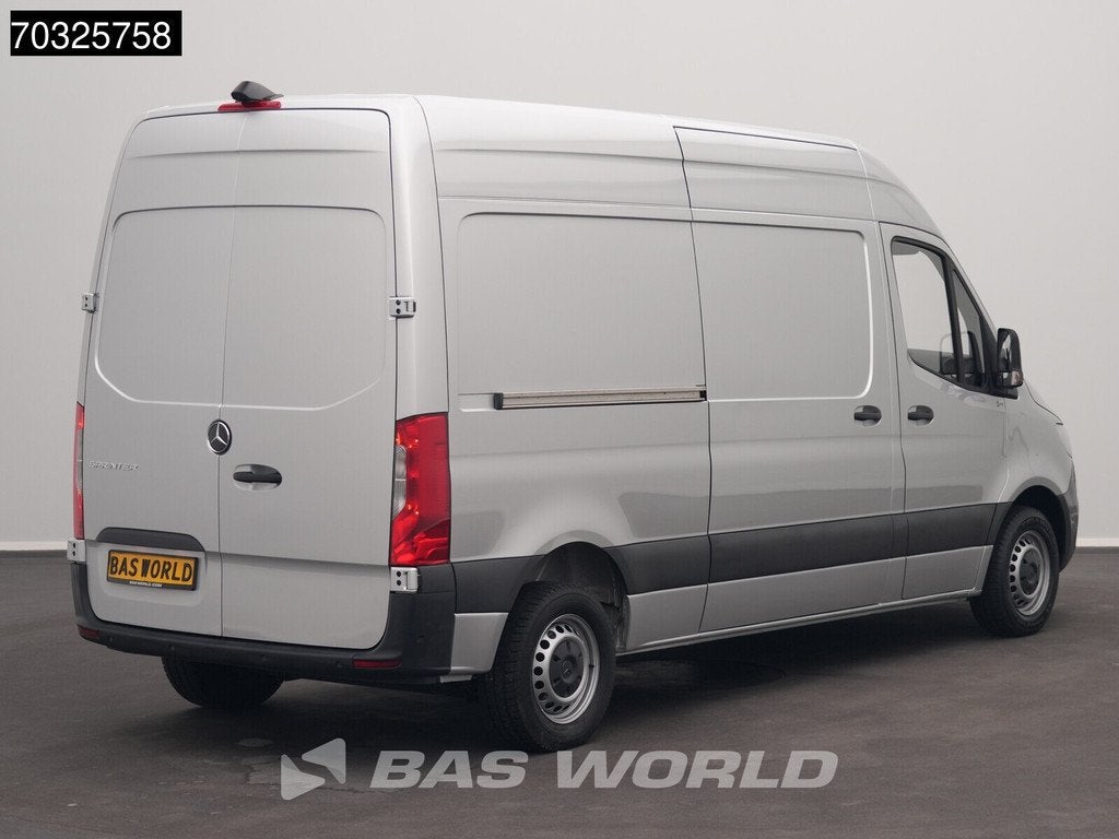 Mercedes Sprinter 215 CDI Automaat 150pk L2H2 MBUX Camera Ai, Auto's, Bestelwagens en Lichte vracht, Automaat, Stof, Gebruikt