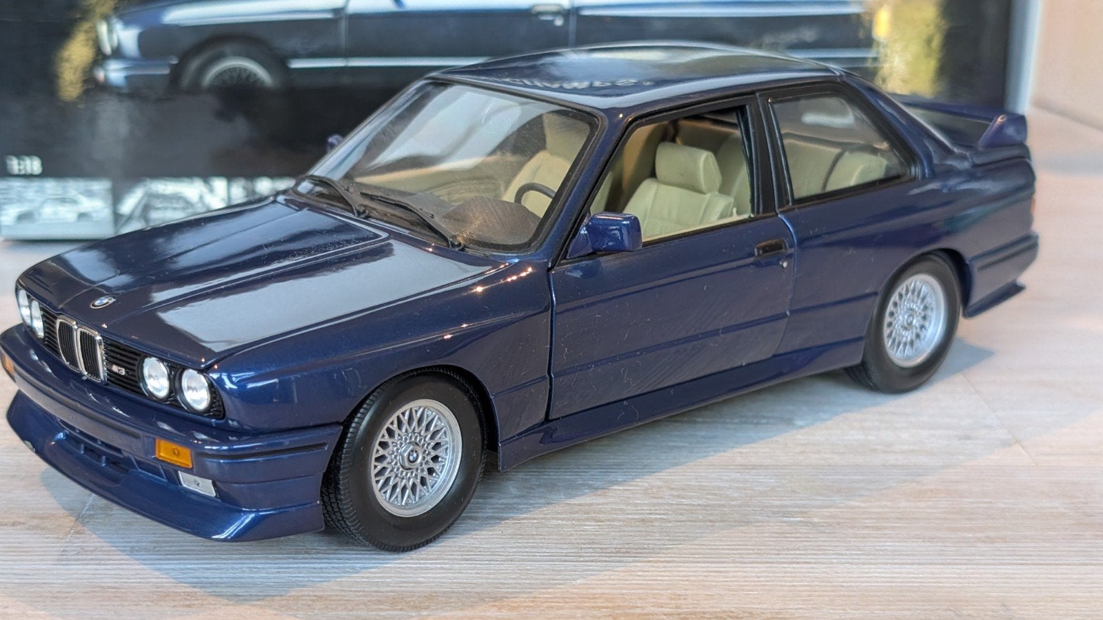 Minichamps BMW E30 M3 street, blue, Hobby & Loisirs créatifs, Enlèvement ou Envoi, Comme neuf, Voiture, MiniChamps