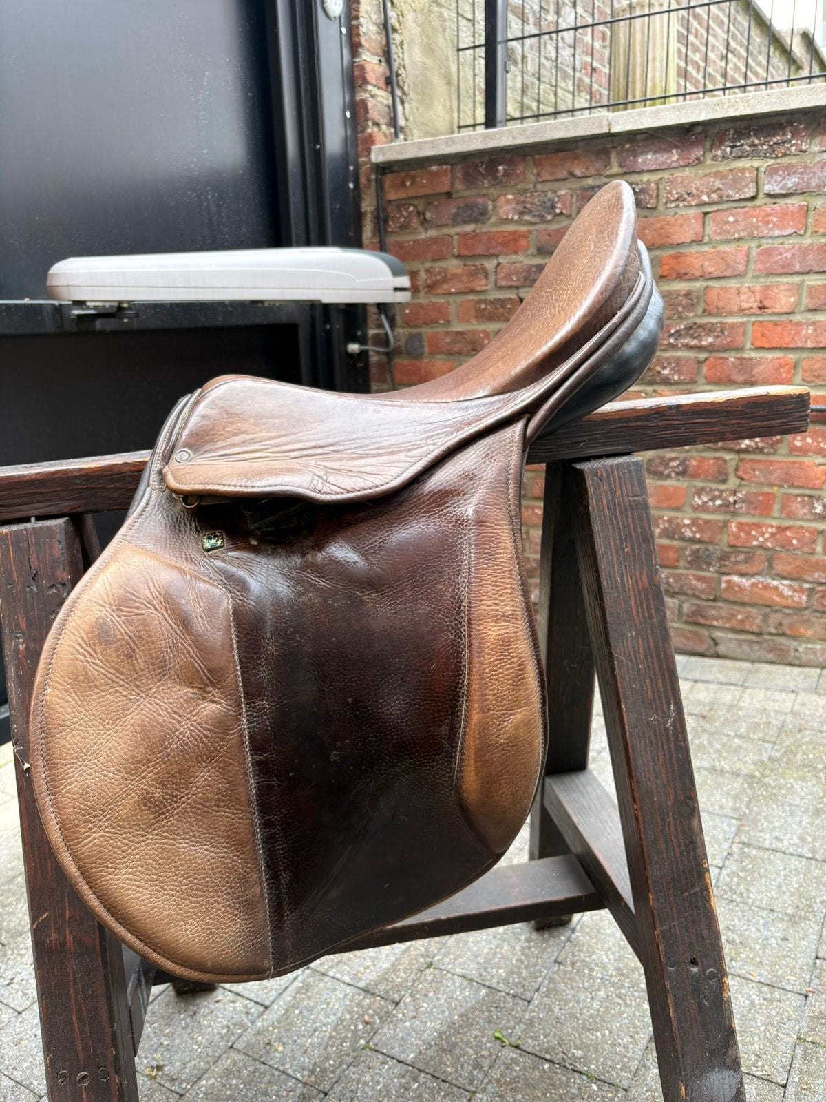 Selle de saut Stubben Les Mousquetaires d'Artagnan, Animaux & Accessoires, Chevaux & Poneys | Selles, Comme neuf, Stubben, Enlèvement