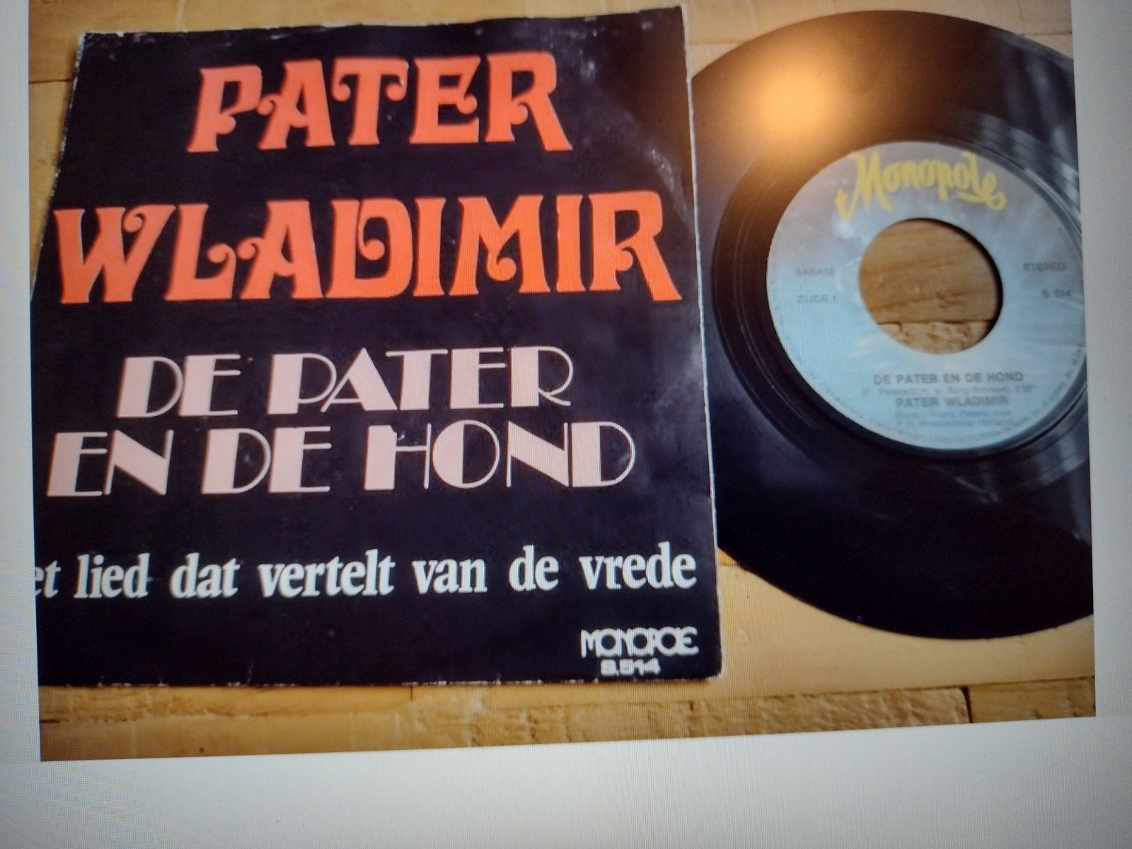 single: PATER WLADIMIR: DE PATER EN DE HOND/VREDE (1976), Cd's en Dvd's, Vinyl Singles, 7 inch, Ophalen of Verzenden, Zo goed als nieuw
