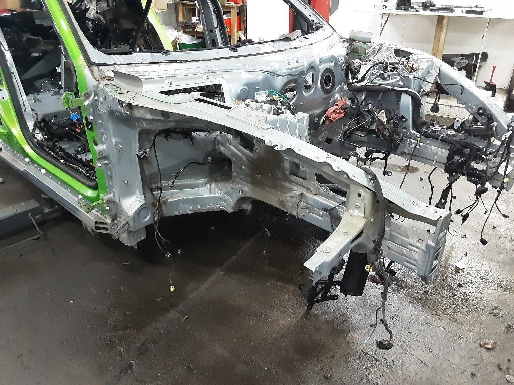 BINNENSPATSCHERM RECHTS VOOR Porsche Taycan (Y1A), Auto-onderdelen, Gebruikt, Porsche Deutschland GmbH, Porscheplatz 1
70435  Stuttgart, DE