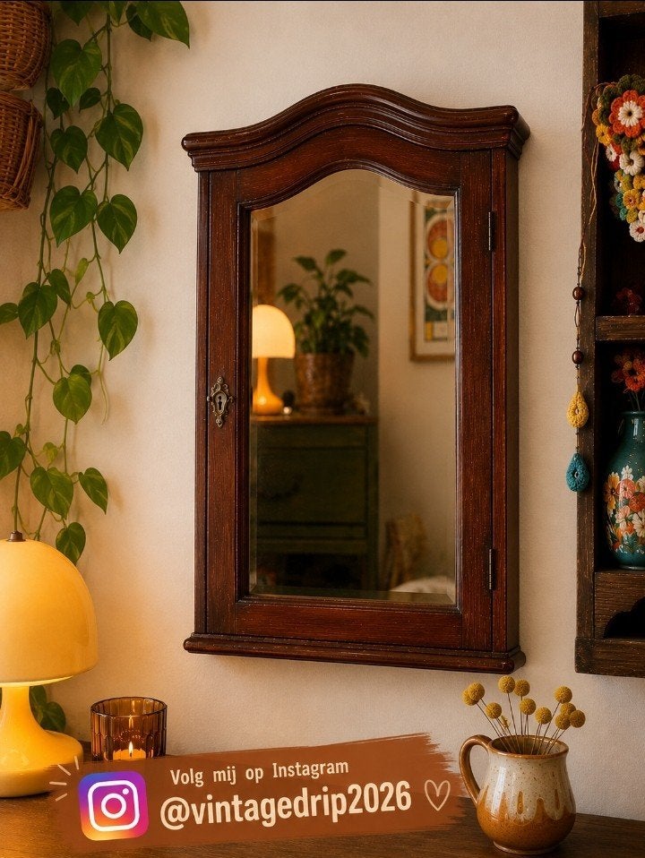 Vintage houten spiegelkastje met mooie golvende afwerking., Antiek en Kunst, Ophalen