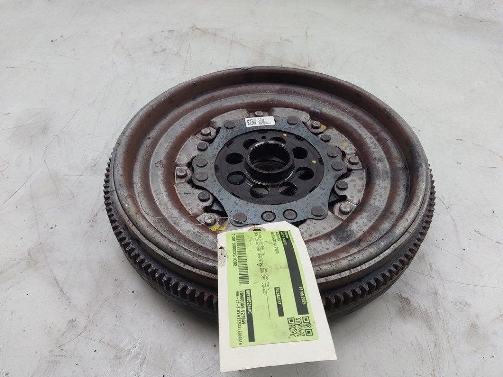 VOLANT MOTEUR 5 Gats Passat Variant (3G5) (|06K105266AC|), Dhr. J. Ham, Volkswagen, Administratie@autoham.nl, Utilisé