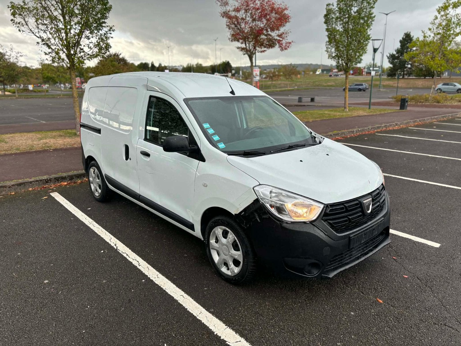 Dacia Dokker, Auto's, Voorwielaandrijving, Stof, Trekhaak, 4 cilinders