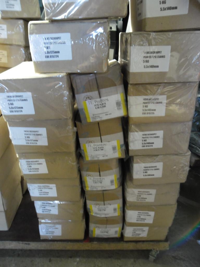 Vis écrous tuyaux briques, Neuf, 50 à 100 mm, Vis, Enlèvement