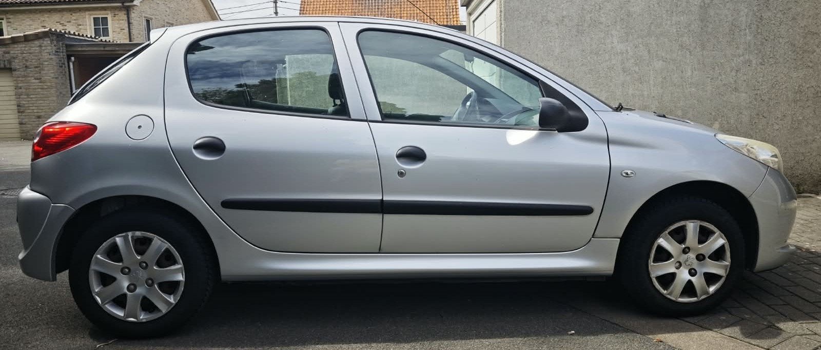 1.1 benzine | 77.452 km | Nieuwe achteras, accu, banden, Voorwielaandrijving, Euro 5, Stof, 4 cilinders