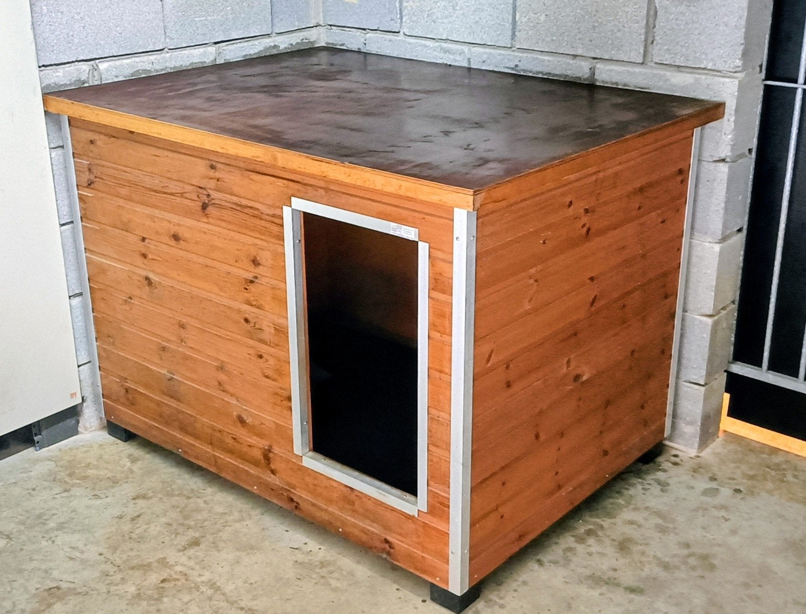 Zo goed als nieuw, groot hondenhok, Animaux & Accessoires, Maisons pour chiens, Enlèvement, Comme neuf, Niche à chien
