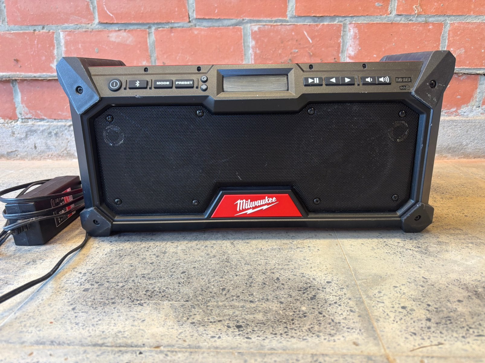 Milwaukee m18 radio te koop, Doe-het-zelf en Bouw, Ophalen, Zo goed als nieuw